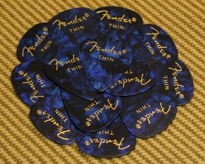 098-0351-702 Fender Thin 351 Blue Moto Guitar Picks