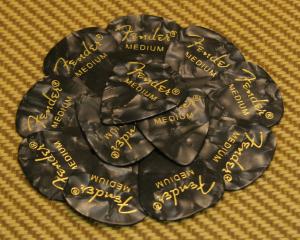 098-0351-843 Fender Medium 351 Premium Celluloid Black Moto Guitar Picks