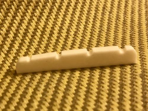 BN-BONE-038 Bleached Bone Flat Bottom 4-String Bass Nut 43X3.5