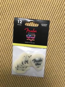 198-0351-020 Genuine Fender Glow In The Dark 351 Picks 12 Pack 1980351020