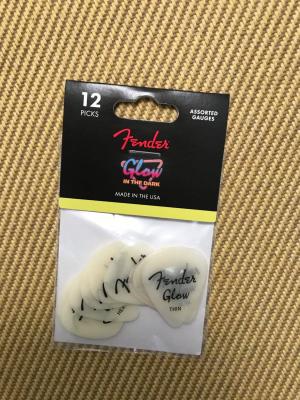 198-0351-020 Genuine Fender Glow In The Dark 351 Picks 12 Pack 1980351020