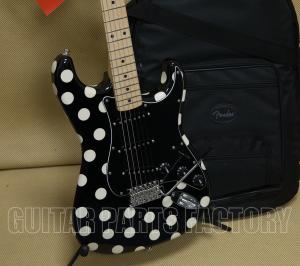 013-8802-306 Buddy Guy Stratocaster Maple Fingerboard Polka Dot Finish 0138802306