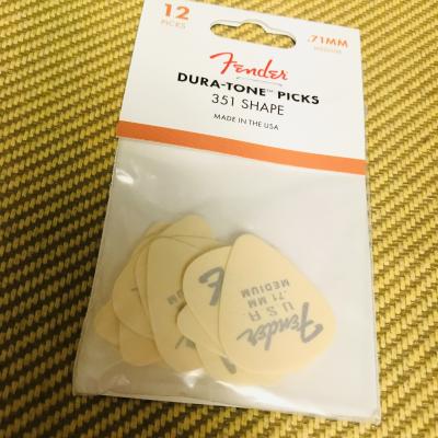 198-7351-800 Fender Picks Dura-Tone .58mm 12-Pack Olympic White Shape 351 Medium 1987351800
